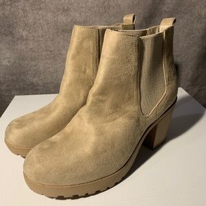 New Soda Chelsea Ankle Boots Women's SZ 11 Casual Pull On Beige 3 in Heels